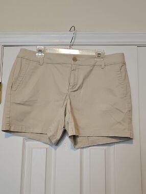 Liz Claiborne Cream Chino Shorts